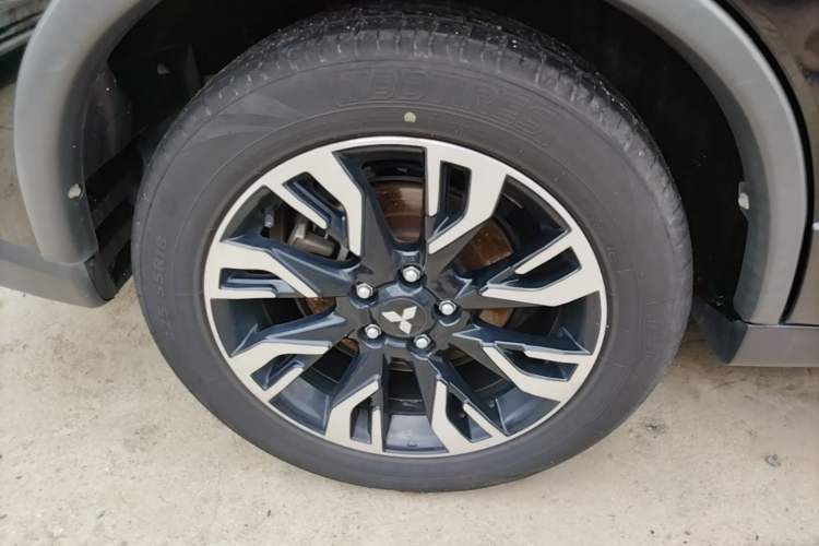 Used Mitsubishi Outlander 2019 2.0L Two-Wheel Drive Comfort Edition 7-Seater China VI Standard Right Rear Wheel Hub