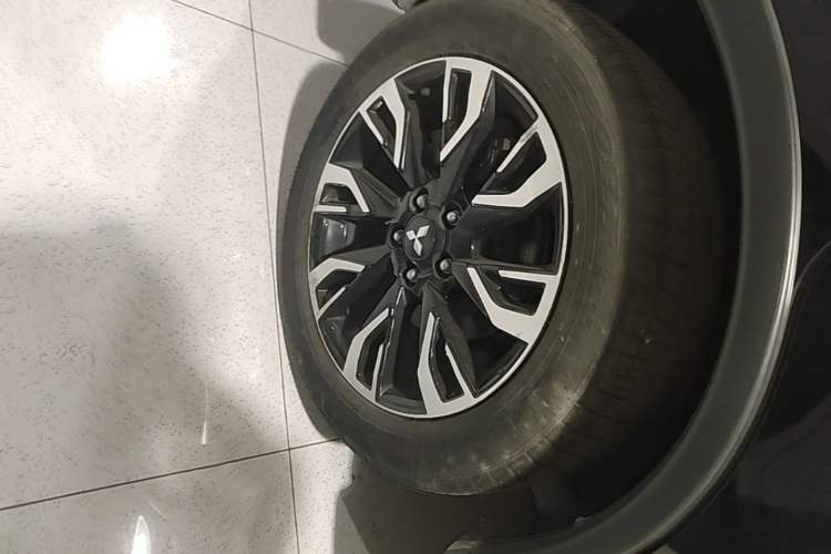 Used Mitsubishi Outlander 2019 2.0L Two-Wheel Drive Comfort Edition 5 Seats China VI Standard Right Rear Wheel Hub