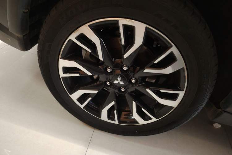 Used Mitsubishi Outlander 2019 2.0L Two-Wheel Drive Comfort Edition 5 Seats China VI Standard Right Rear Wheel Hub