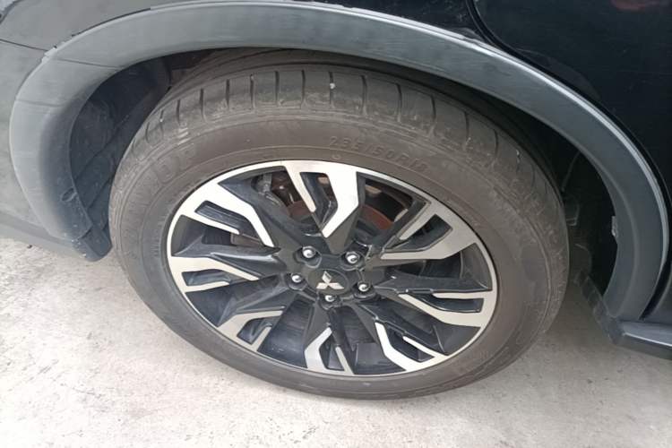Used Mitsubishi Outlander 2019 2.0L Two-Wheel Drive Comfort Edition 7-Seater China VI Standard Right Rear Wheel Hub