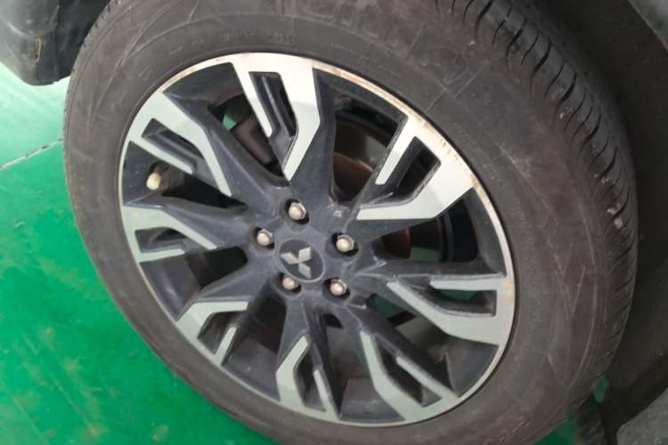 Used Mitsubishi Outlander 2019 2.0L Two-Wheel Drive Comfort Edition 5 Seats China VI Standard Right Rear Wheel Hub
