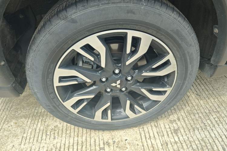 Used Mitsubishi Outlander 2019 2.0L Two-Wheel Drive Comfort Edition 5 Seats China VI Standard Right Rear Wheel Hub