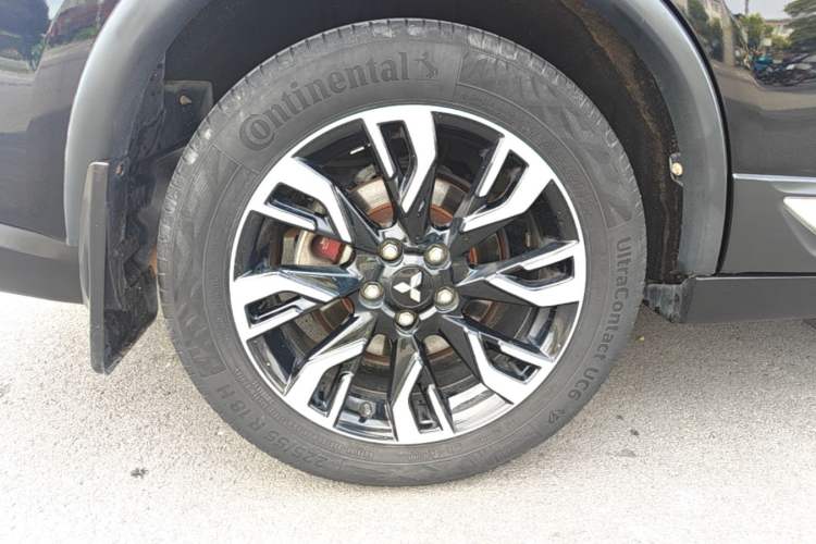 Used Mitsubishi Outlander 2019 2.4L 4x4 Zhi Xiang Edition 5 Seats China VI Standard Right Rear Wheel Hub