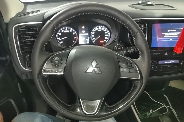 Used Mitsubishi Outlander 2019 2.0L Two-Wheel Drive Comfort Edition 5 Seats China VI Standard Steering Wheel