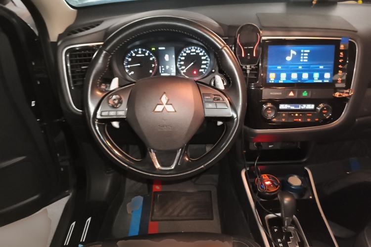 Used Mitsubishi Outlander 2019 2.4L 4x4 Zhi Xiang Edition 5 Seats China VI Standard Steering Wheel