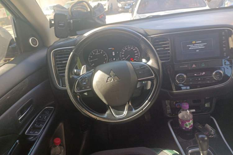 Used Mitsubishi Outlander 2019 2.4L 4x4 Zhi Xiang Edition 5 Seats China VI Standard Steering Wheel