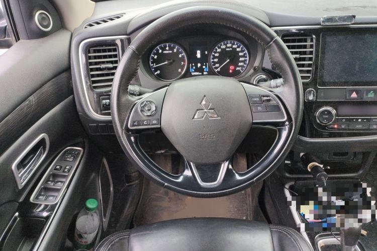 Used Mitsubishi Outlander 2019 2.0L Two-Wheel Drive Comfort Edition 5 Seats China VI Standard Steering Wheel