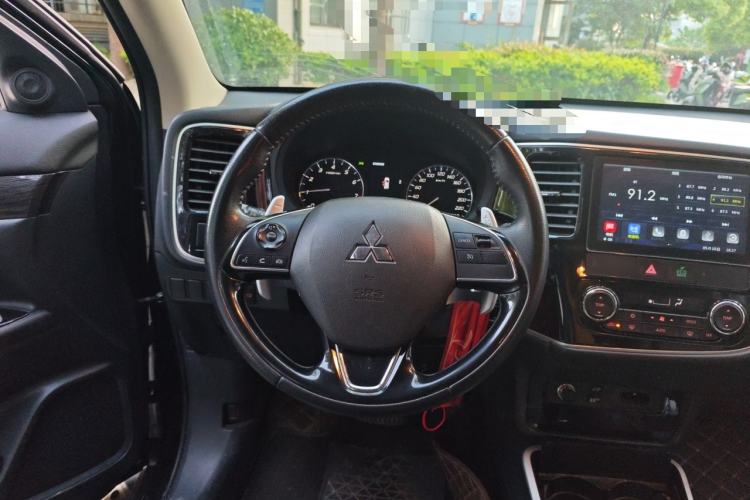 Used Mitsubishi Outlander 2019 2.4L 4x4 Zhi Xiang Edition 5 Seats China VI Standard Steering Wheel