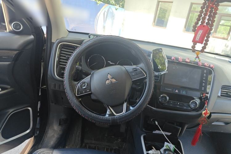 Used Mitsubishi Outlander 2019 2.0L Two-Wheel Drive Comfort Edition 7 Seats China V Emission Standard Steering Wheel