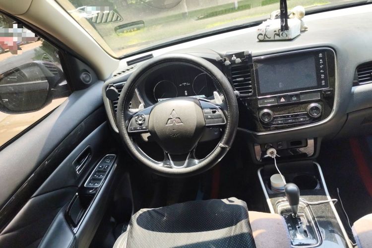 Used Mitsubishi Outlander 2019 2.4L 4x4 Zhi Xiang Edition 5 Seats China V Emission Standard Steering Wheel