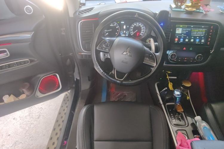 Used Mitsubishi Outlander 2019 2.4L 4x4 Zhi Xiang Edition 5 Seats China VI Standard Steering Wheel