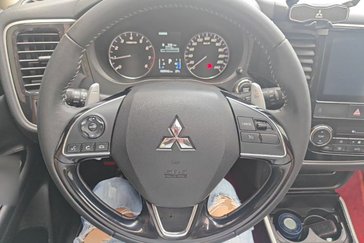 Used Mitsubishi Outlander 2019 2.4L 4x4 Zhi Xiang Edition 5 Seats China VI Standard Steering Wheel