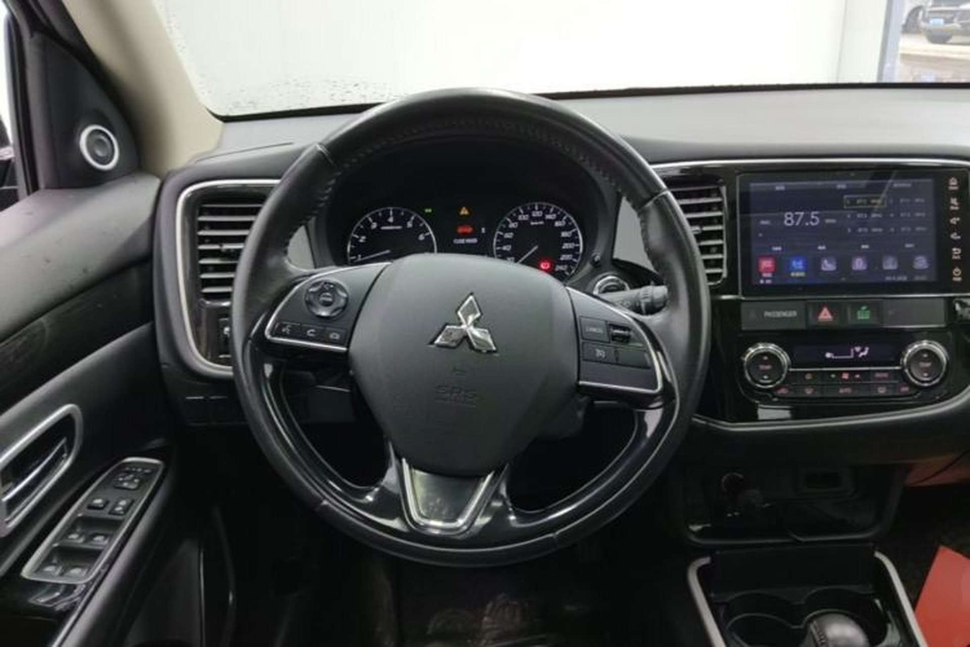 Used Mitsubishi Outlander 2019 2.0L Two-Wheel Drive Comfort Edition 7 Seats China V Emission Standard Steering Wheel