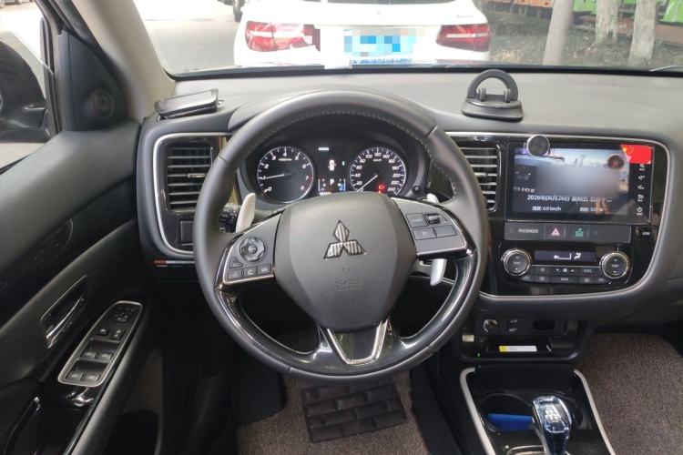 Used Mitsubishi Outlander 2019 2.4L 4x4 Zhi Xiang Edition 7 Seats China VI Standard Steering Wheel