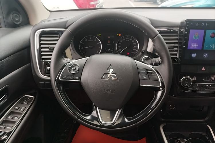 Used Mitsubishi Outlander 2019 2.0L Two-Wheel Drive Comfort Edition 5 Seats China VI Standard Steering Wheel