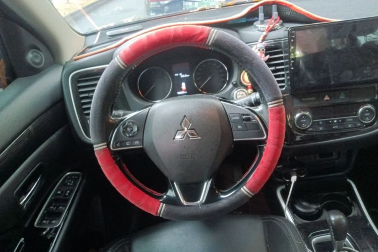 Used Mitsubishi Outlander 2019 2.0L Two-Wheel Drive Comfort Edition 7 Seats China V Emission Standard Steering Wheel