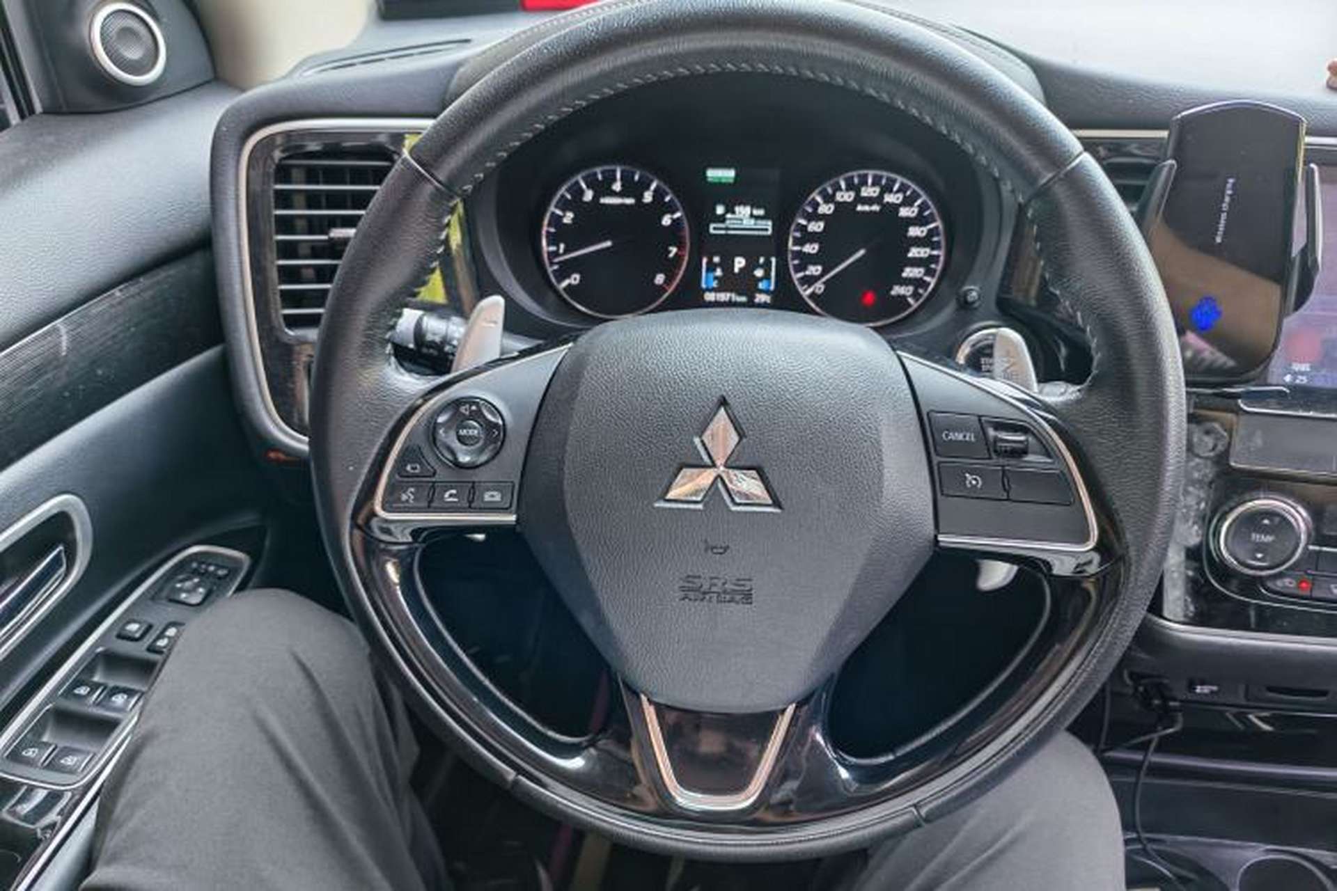 Used Mitsubishi Outlander 2019 2.4L 4x4 Zhi Xiang Edition 7 Seats China V Emission Standard Steering Wheel