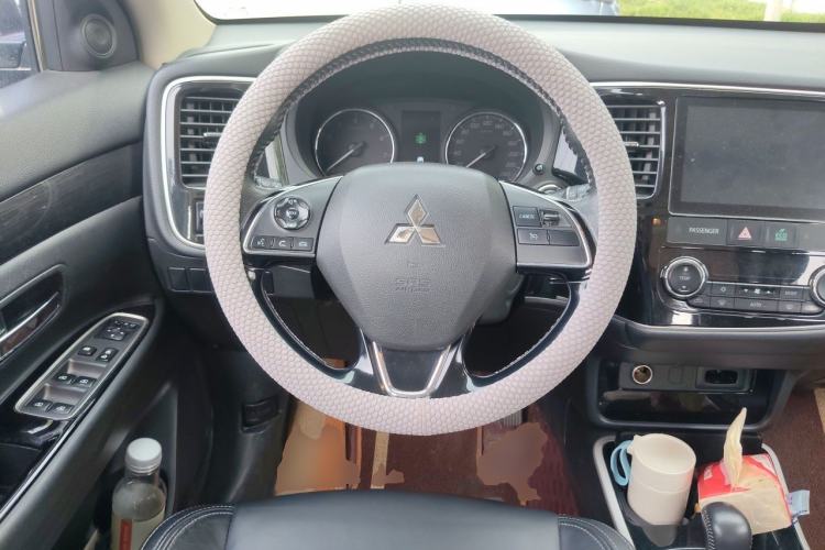 Used Mitsubishi Outlander 2019 2.0L Two-Wheel Drive Comfort Edition 5 Seats China VI Standard Steering Wheel