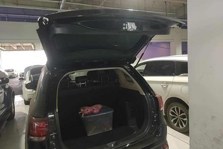 Used Mitsubishi Outlander 2019 2.0L Two-Wheel Drive Comfort Edition 5 Seats China VI Standard Trunk