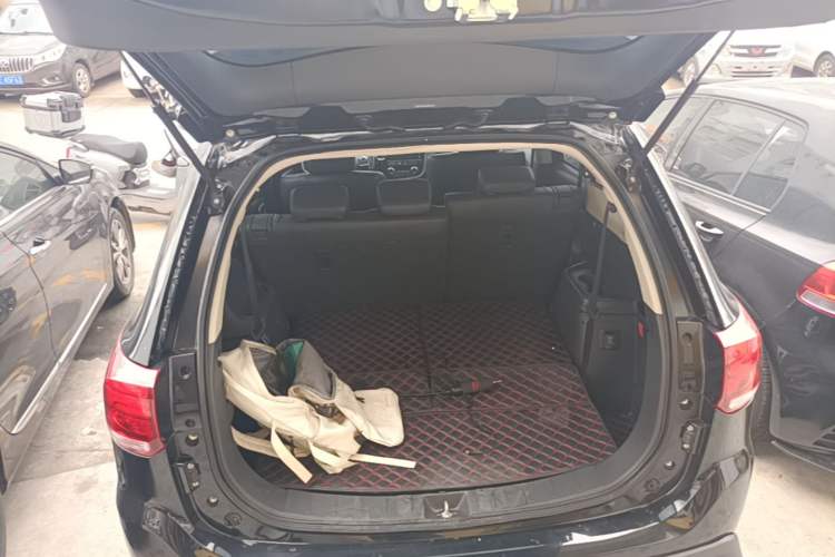 Used Mitsubishi Outlander 2019 2.0L Two-Wheel Drive Comfort Edition 7-Seater China VI Standard Trunk
