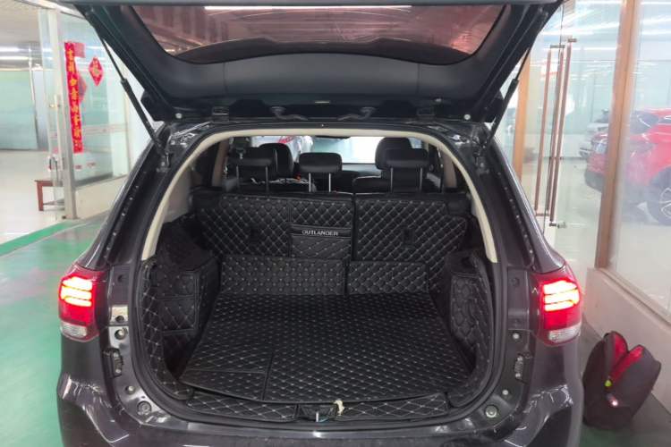 Used Mitsubishi Outlander 2019 2.0L Two-Wheel Drive Comfort Edition 5 Seats China VI Standard Trunk