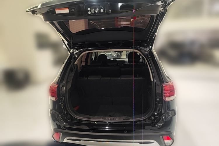 Used Mitsubishi Outlander 2019 2.4L 4x4 Zhi Xiang Edition 7 Seats China VI Standard Trunk