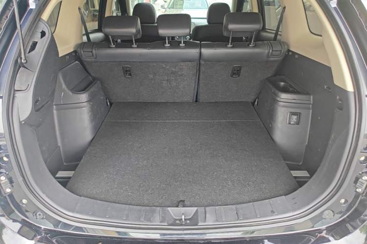 Used Mitsubishi Outlander 2019 2.4L 4x4 Zhi Xiang Edition 5 Seats China VI Standard Trunk