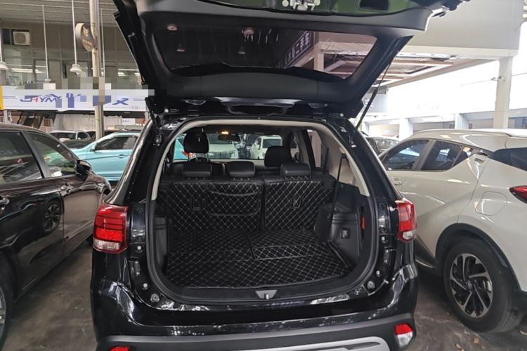Used Mitsubishi Outlander 2019 2.0L Two-Wheel Drive Comfort Edition 7-Seater China VI Standard Trunk