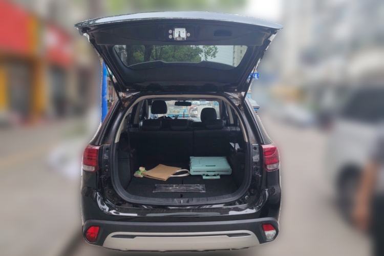 Used Mitsubishi Outlander 2019 2.0L Two-Wheel Drive Comfort Edition 7-Seater China VI Standard Trunk