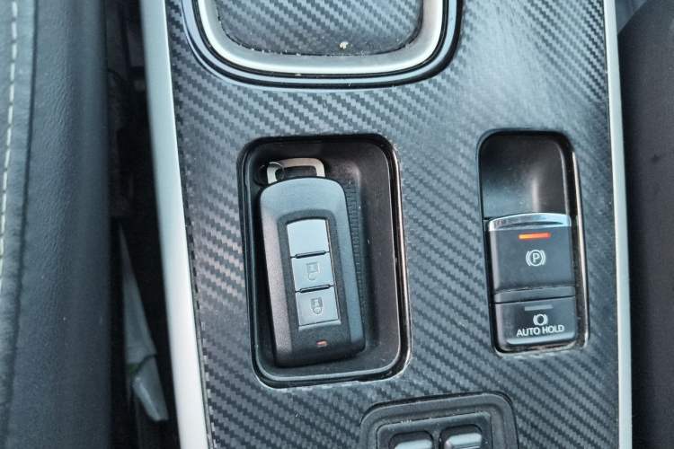 Used Mitsubishi Outlander 2019 2.0L Two-Wheel Drive Comfort Edition 5 Seats China V Standard Vehicle Key