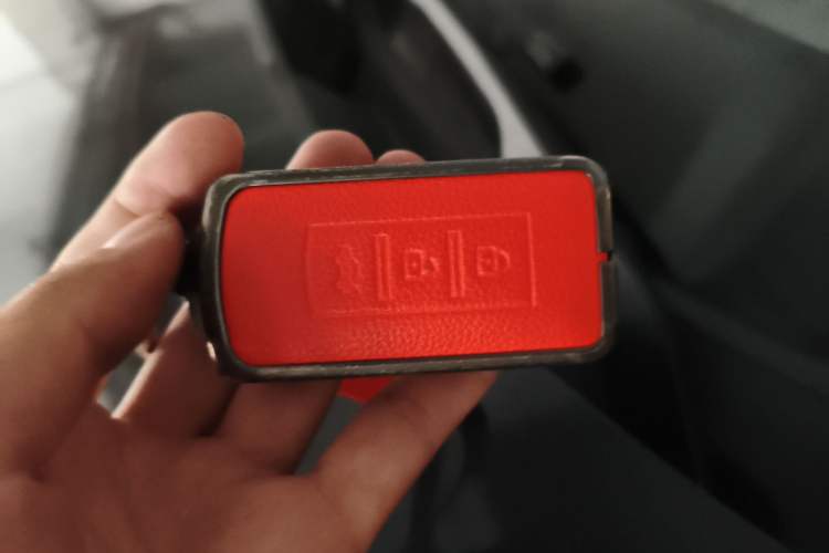 Used Mitsubishi Outlander 2019 2.4L 4x4 Zhi Xiang Edition 5 Seats China VI Standard Vehicle Key