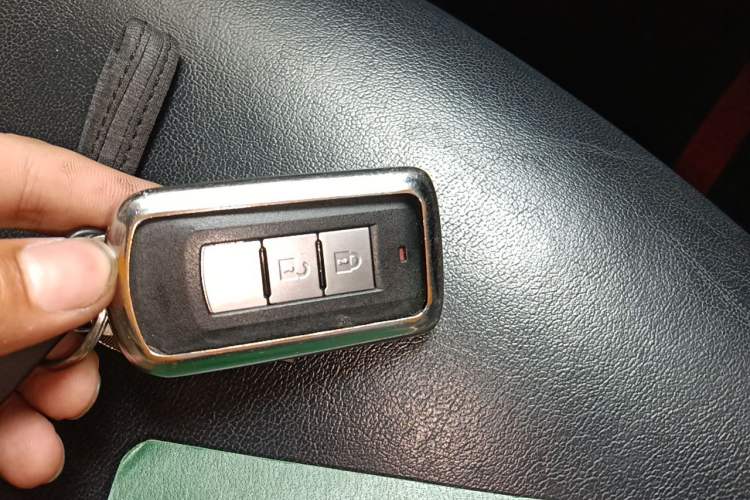 Used Mitsubishi Outlander 2019 2.0L Two-Wheel Drive Comfort Edition 5 Seats China VI Standard Vehicle Key