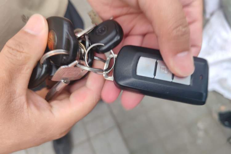 Used Mitsubishi Outlander 2019 2.0L Two-Wheel Drive Comfort Edition 7-Seater China VI Standard Vehicle Key