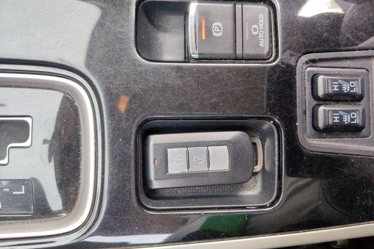 Used Mitsubishi Outlander 2019 2.0L Two-Wheel Drive Comfort Edition 5 Seats China VI Standard Vehicle Key
