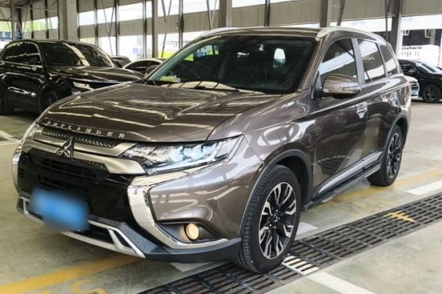 Used Mitsubishi Outlander 2019 2.4L 4x4 Zhi Xiang Edition 7 Seats China VI Standard