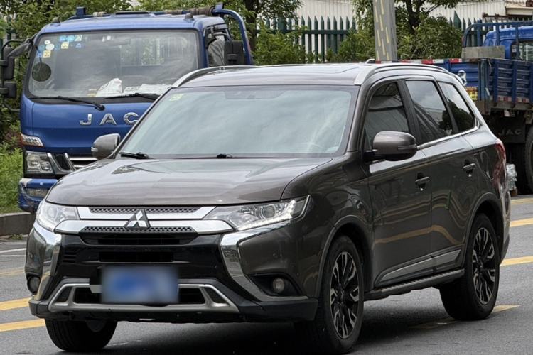 Used Mitsubishi Outlander 2019 2.0L Two-Wheel Drive Comfort Edition 5 Seats China V Standard Guazi used car, China used car export, Used car for sale, Used  cars, Cheapest cars for sale