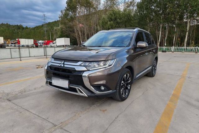Used Mitsubishi Outlander 2019 2.4L 4x4 Zhi Xiang Edition 7 Seats China VI Standard