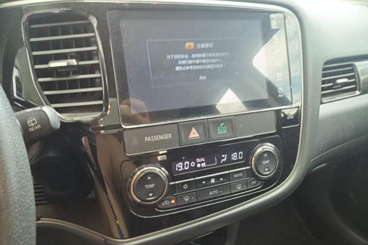 Used Mitsubishi Outlander 2019 2.0L Two-Wheel Drive Comfort Edition 5 Seats China V Standard Audio And AC Panel