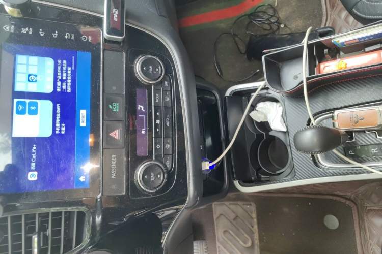 Used Mitsubishi Outlander 2019 2.4L 4x4 Zhi Xiang Edition 7 Seats China VI Standard Audio And AC Panel