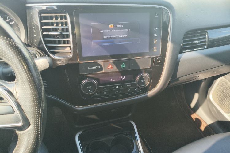 Used Mitsubishi Outlander 2019 2.0L Two-Wheel Drive Comfort Edition 5 Seats China V Standard Audio And AC Panel