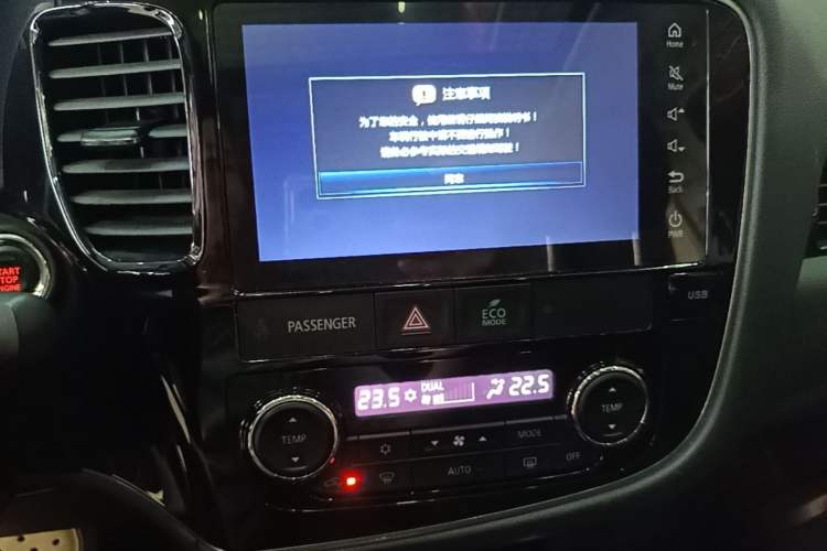Used Mitsubishi Outlander 2019 2.4L 4x4 Zhi Xiang Edition 5 Seats China V Emission Standard Audio And AC Panel