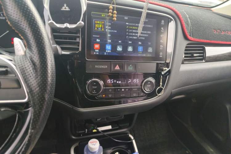 Used Mitsubishi Outlander 2019 2.4L 4x4 Zhi Xiang Edition 5 Seats China VI Standard Audio And AC Panel