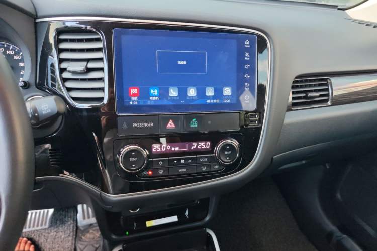 Used Mitsubishi Outlander 2019 2.0L Two-Wheel Drive Comfort Edition 5 Seats China VI Standard Audio And AC Panel