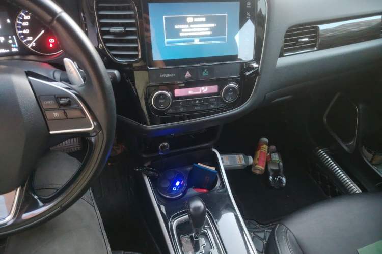 Used Mitsubishi Outlander 2019 2.4L 4x4 Zhi Xiang Edition 5 Seats China V Emission Standard Audio And AC Panel