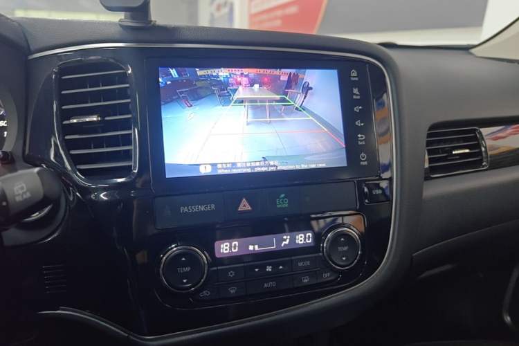 Used Mitsubishi Outlander 2019 2.4L Two-Wheel Drive ZhiXing Version 5 Seats China V Emission Standard Audio And AC Panel