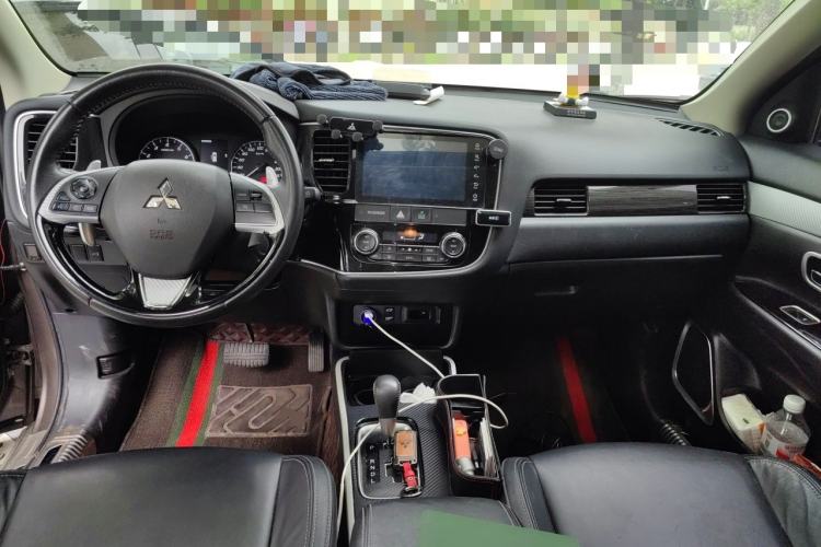 Used Mitsubishi Outlander 2019 2.4L 4x4 Zhi Xiang Edition 7 Seats China VI Standard Center Console