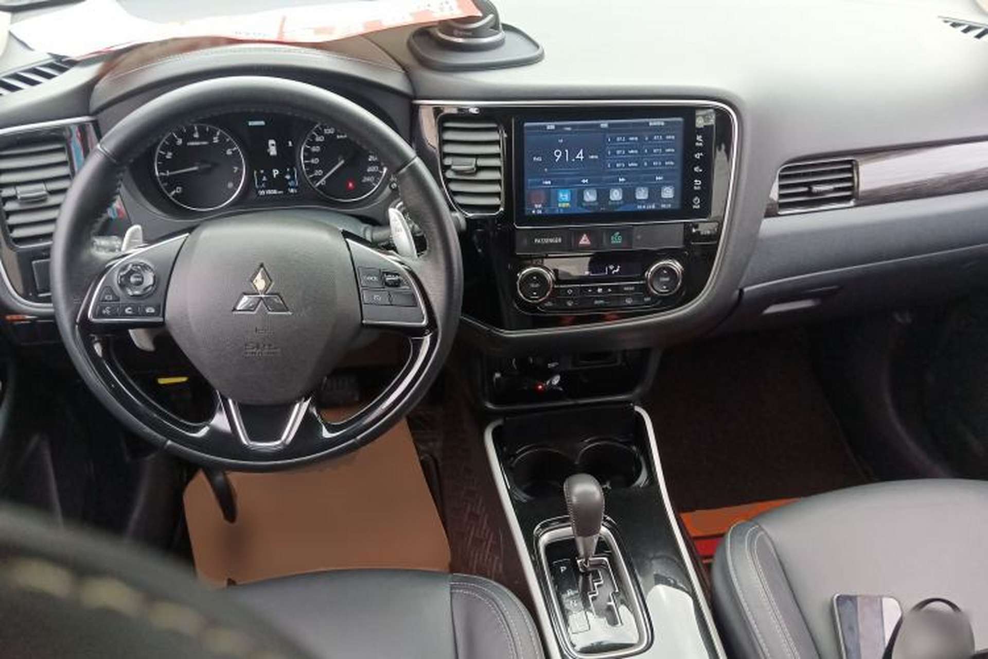 Used Mitsubishi Outlander 2019 2.4L 4x4 Zhi Xiang Edition 7 Seats China V Emission Standard Center Console