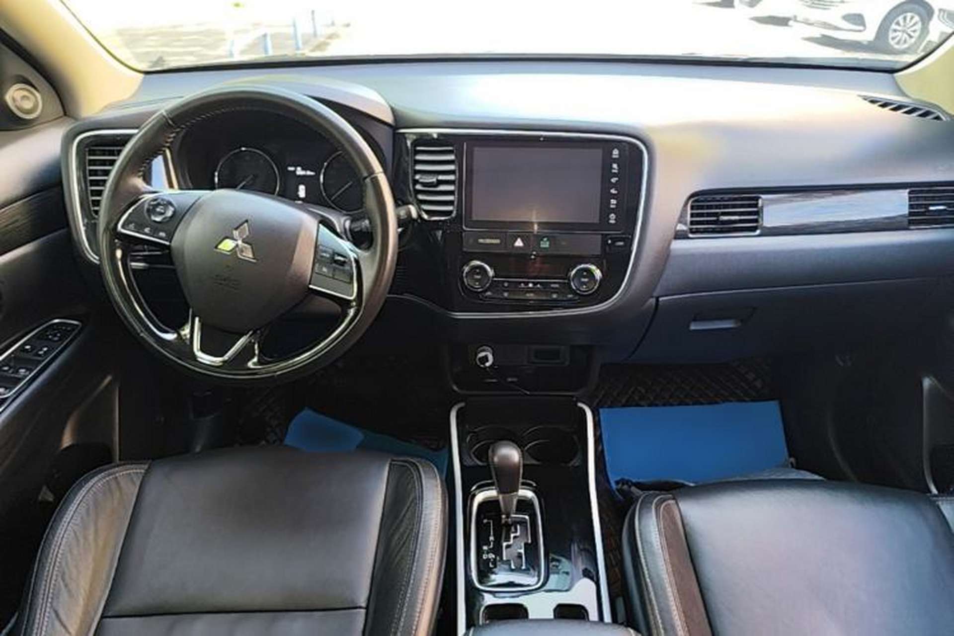 Used Mitsubishi Outlander 2019 2.0L Two-Wheel Drive Comfort Edition 5 Seats China V Standard Center Console