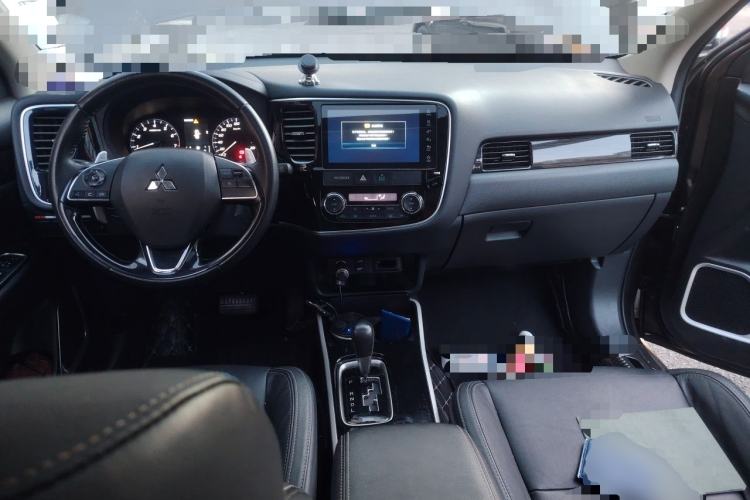 Used Mitsubishi Outlander 2019 2.4L 4x4 Zhi Xiang Edition 5 Seats China V Emission Standard Center Console