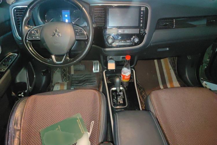 Used Mitsubishi Outlander 2019 2.0L Two-Wheel Drive Comfort Edition 5 Seats China V Standard Center Console